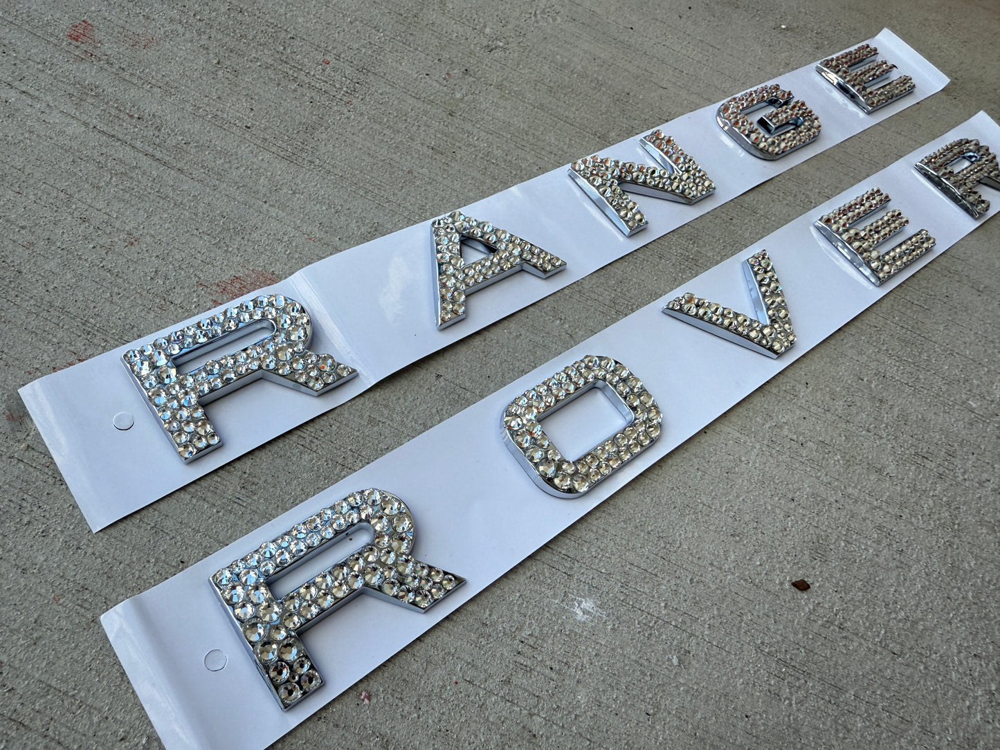 Range Rover Crystal Emblem – Handcrafted 3D Rhinestone Car Accessory for Luxury Vehicles