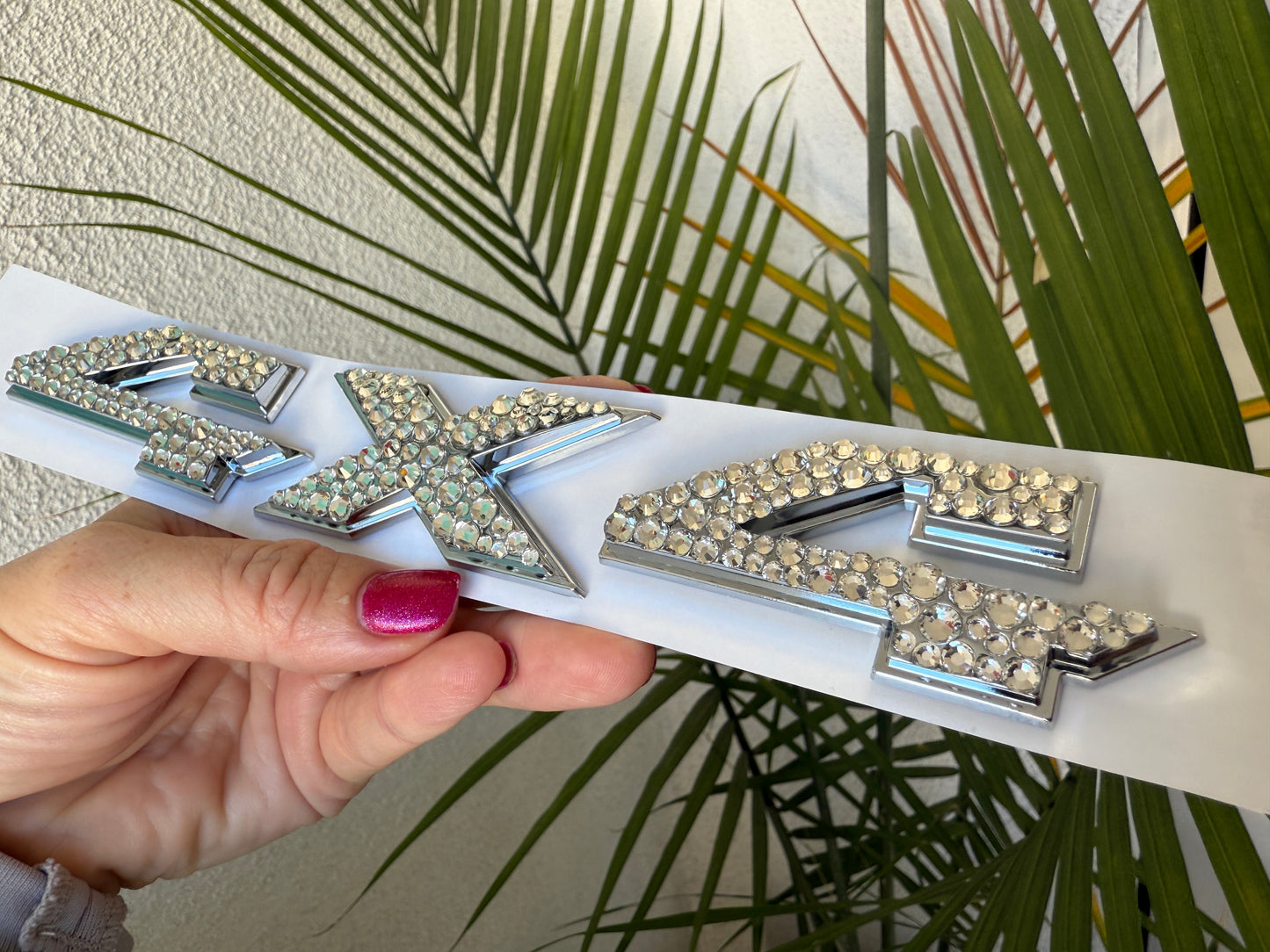 4x4 Crystal Emblem – Handcrafted 3D Rhinestone Car Accessory for Luxury Vehicles