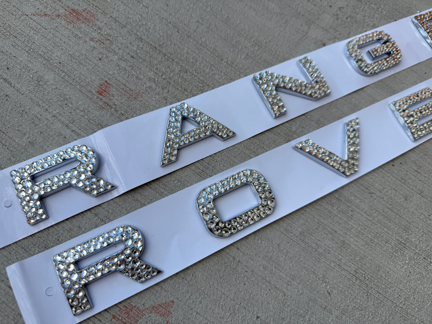 Range Rover Crystal Emblem – Handcrafted 3D Rhinestone Car Accessory for Luxury Vehicles