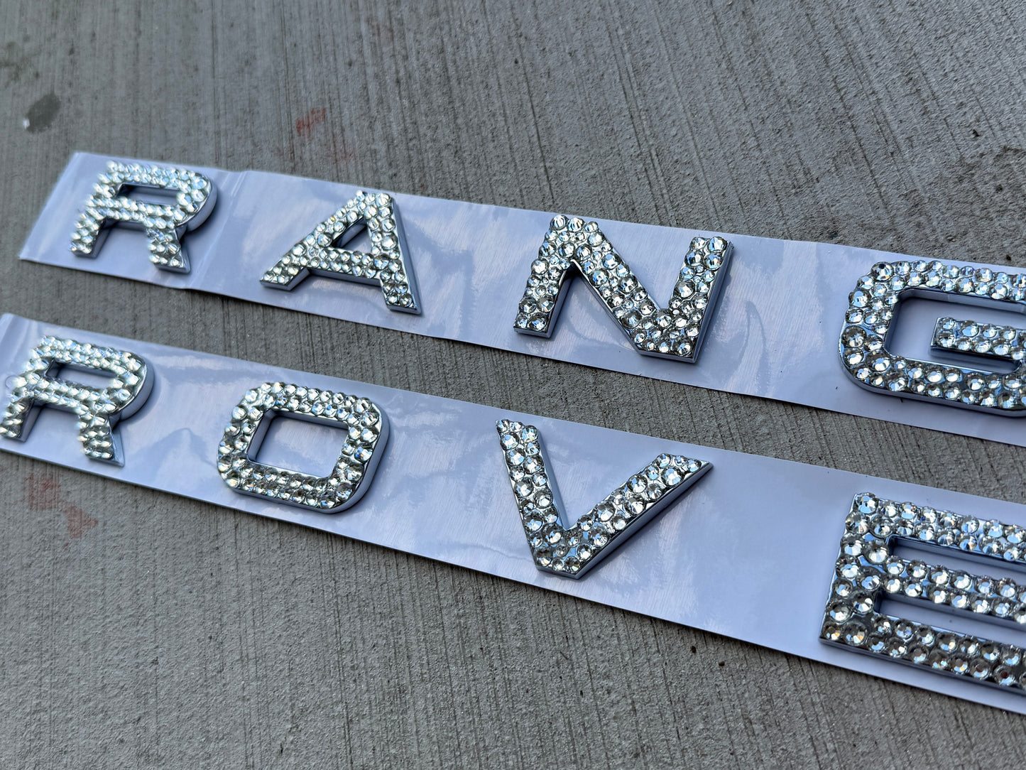 Range Rover Crystal Emblem – Handcrafted 3D Rhinestone Car Accessory for Luxury Vehicles