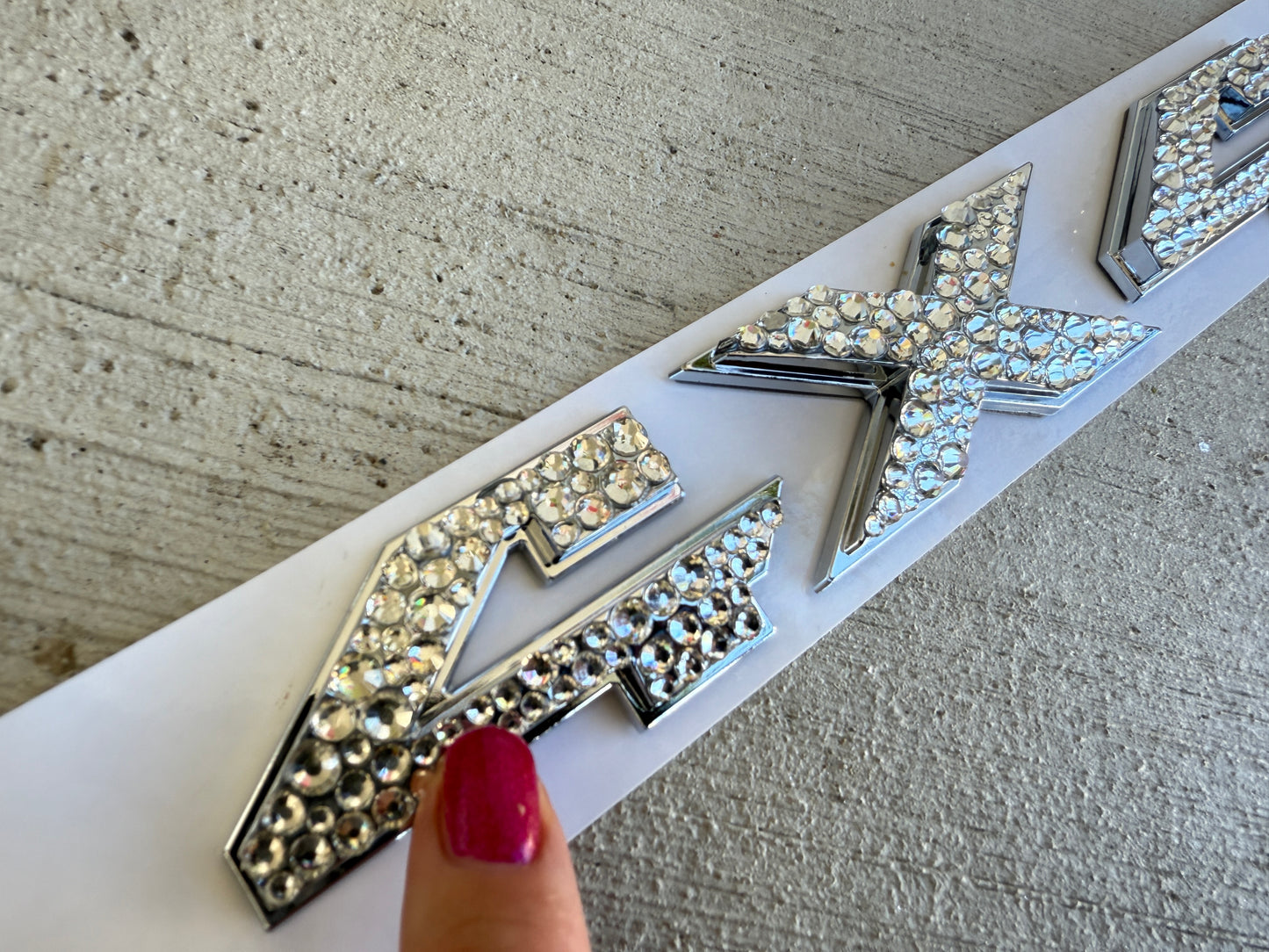 4x4 Crystal Emblem – Handcrafted 3D Rhinestone Car Accessory for Luxury Vehicles