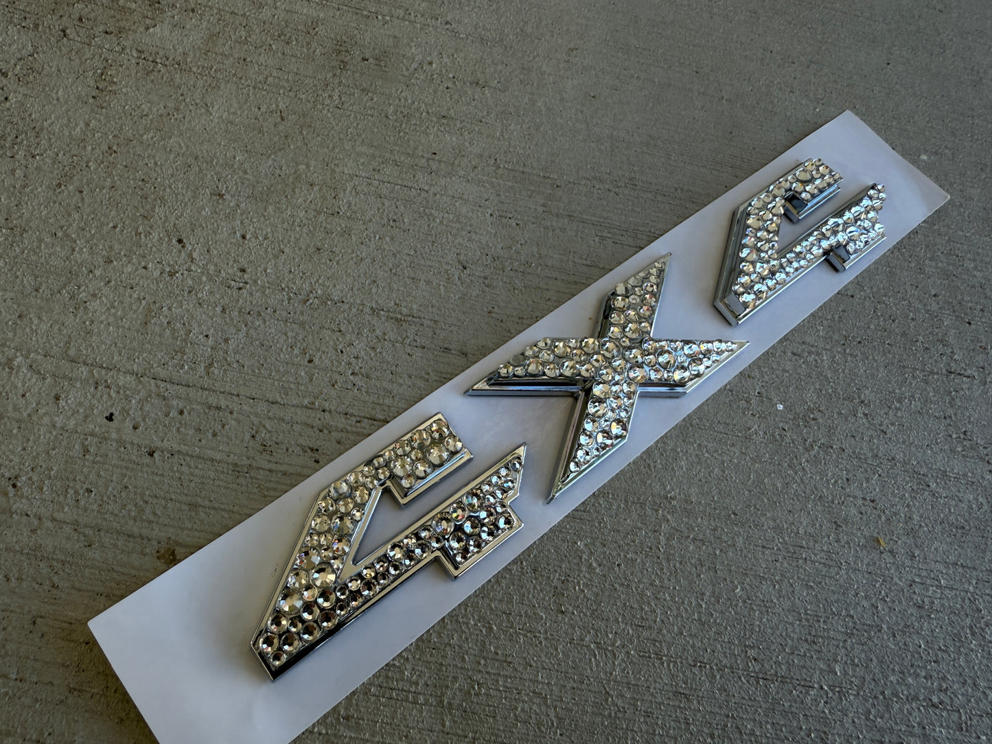 4x4 Crystal Emblem – Handcrafted 3D Rhinestone Car Accessory for Luxury Vehicles